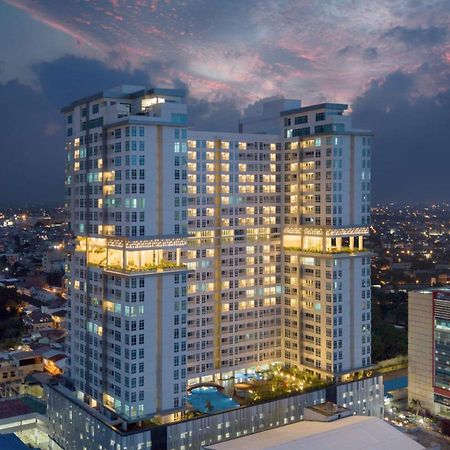 The Reiz Suites, Artotel Curated Medan Buitenkant foto