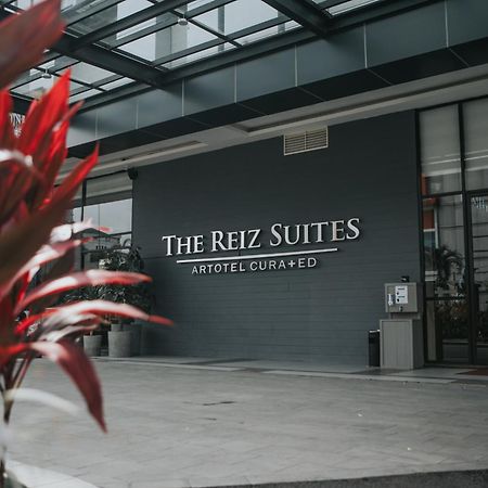 The Reiz Suites, Artotel Curated Medan Buitenkant foto