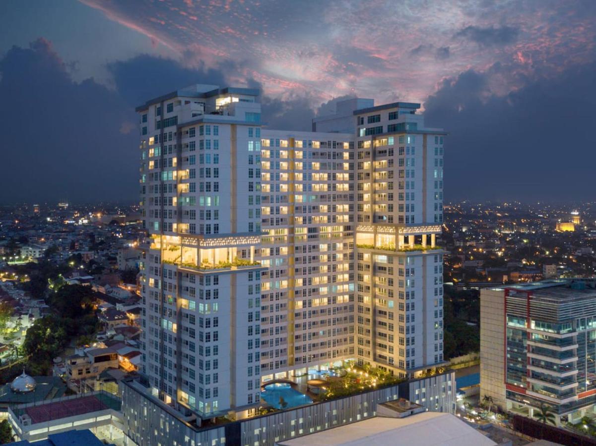 The Reiz Suites, Artotel Curated Medan Buitenkant foto