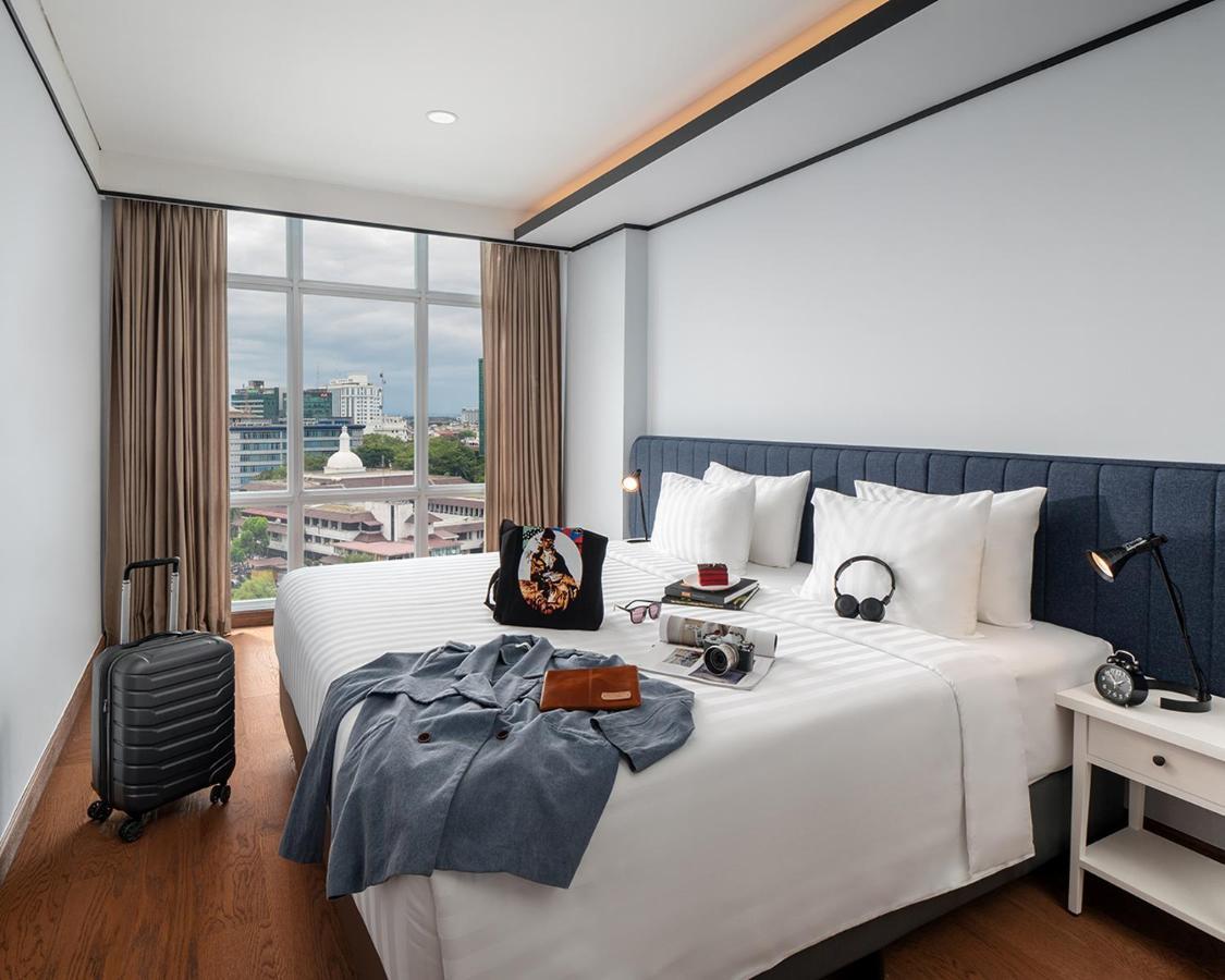 The Reiz Suites, Artotel Curated Medan Buitenkant foto