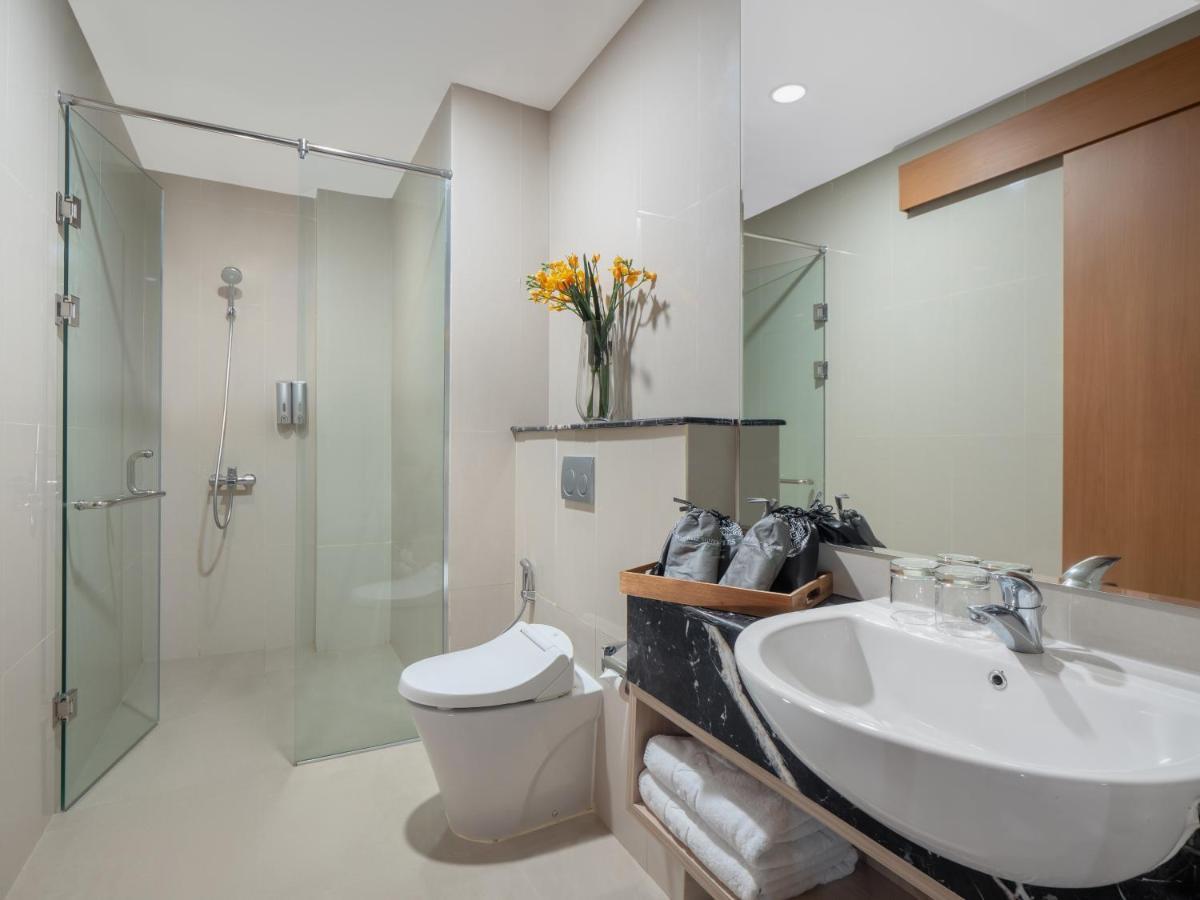 The Reiz Suites, Artotel Curated Medan Buitenkant foto