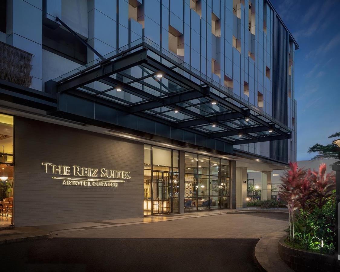 The Reiz Suites, Artotel Curated Medan Buitenkant foto