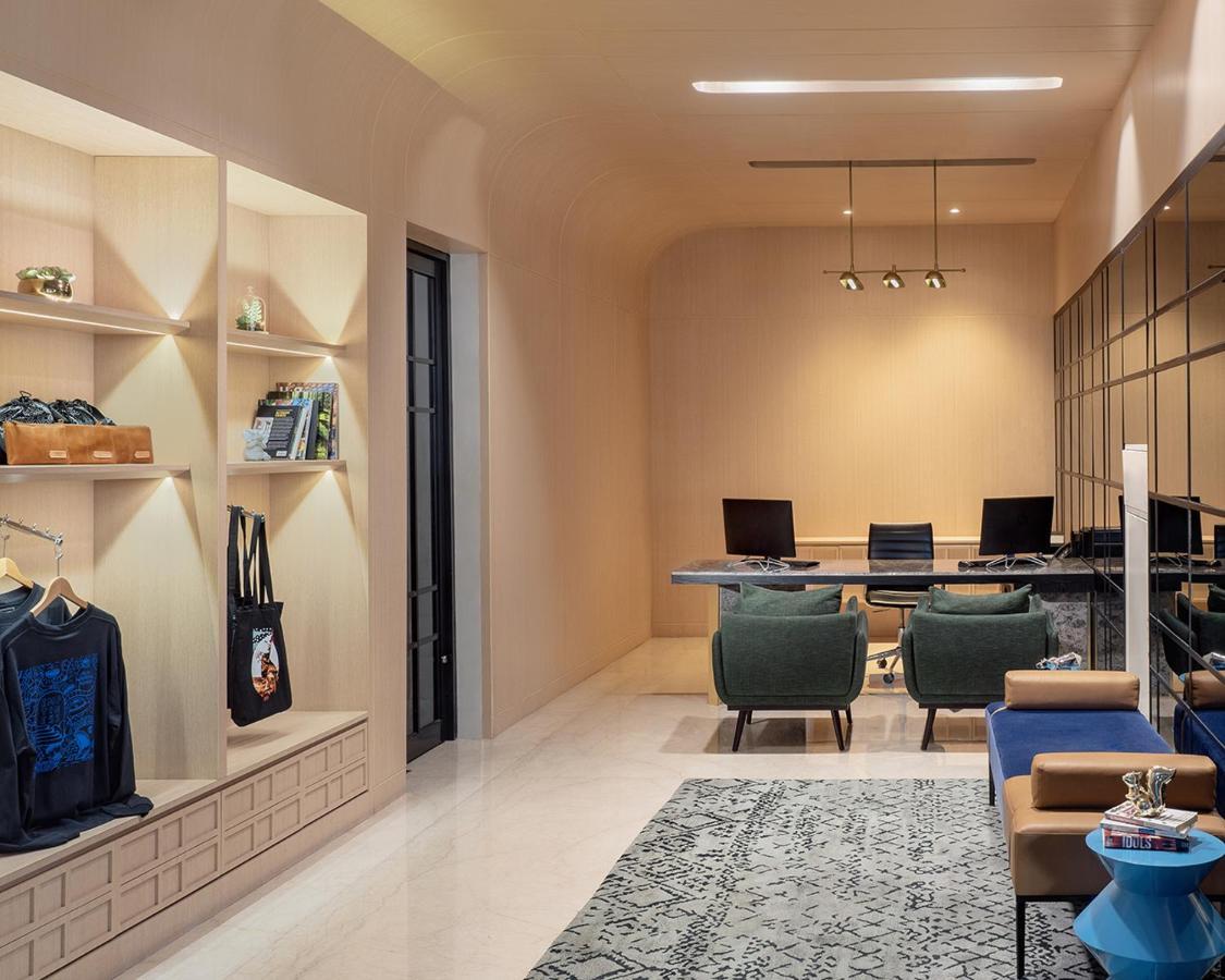 The Reiz Suites, Artotel Curated Medan Buitenkant foto