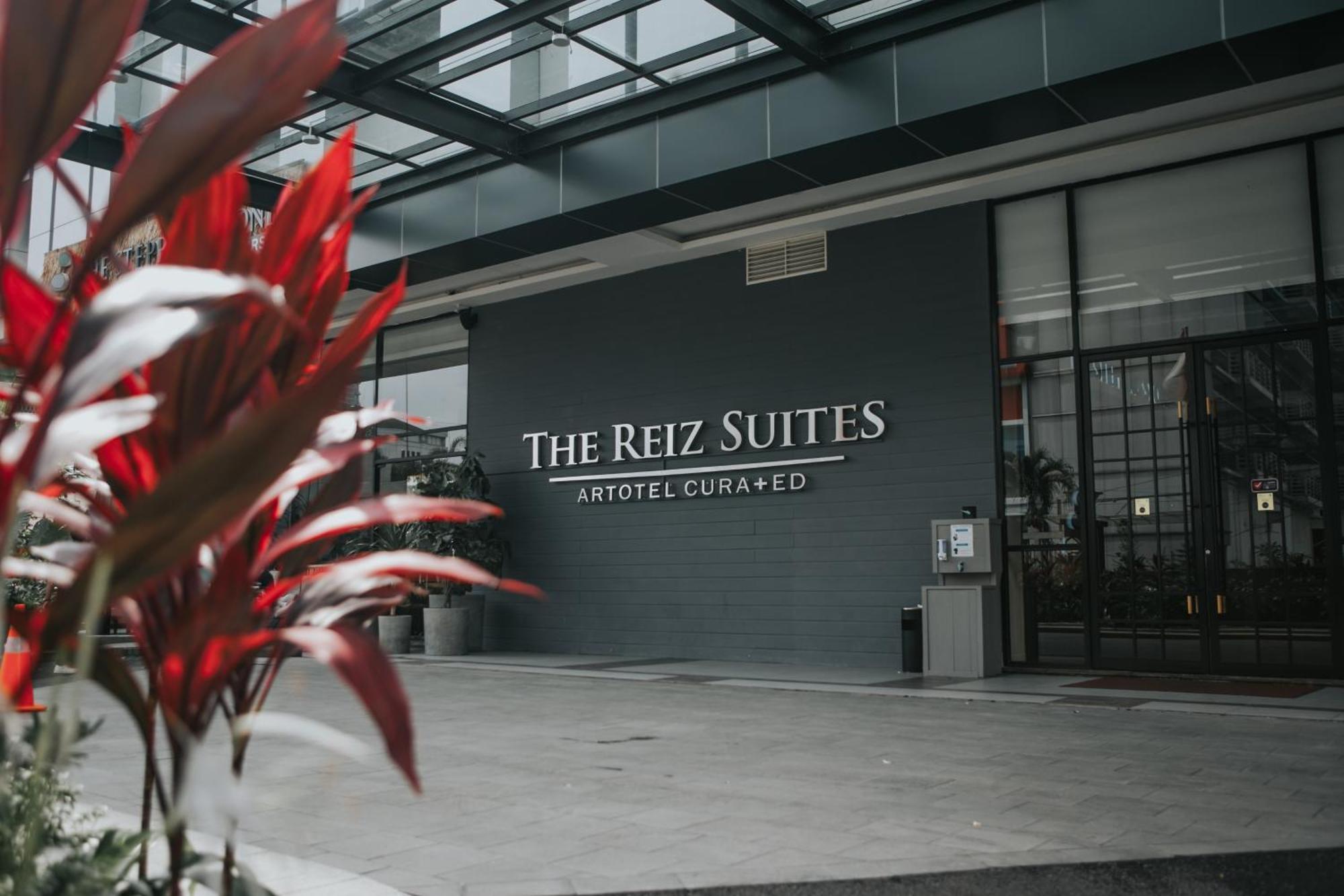 The Reiz Suites, Artotel Curated Medan Buitenkant foto