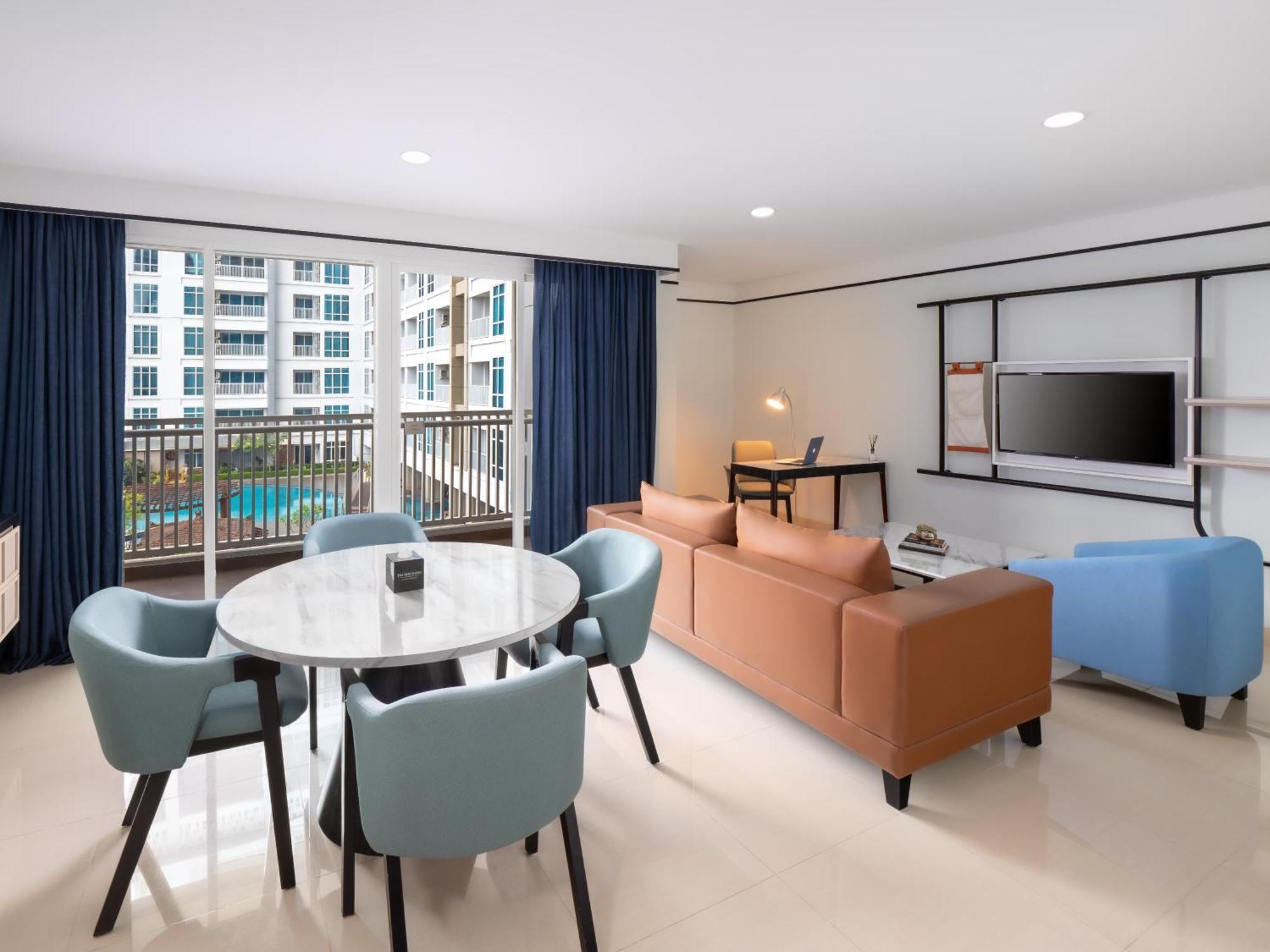 The Reiz Suites, Artotel Curated Medan Buitenkant foto