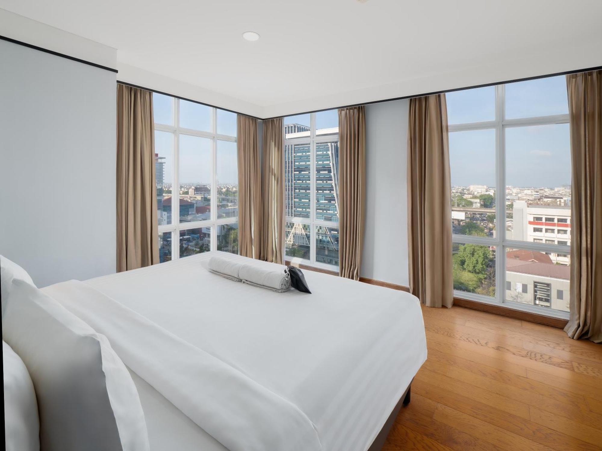 The Reiz Suites, Artotel Curated Medan Buitenkant foto