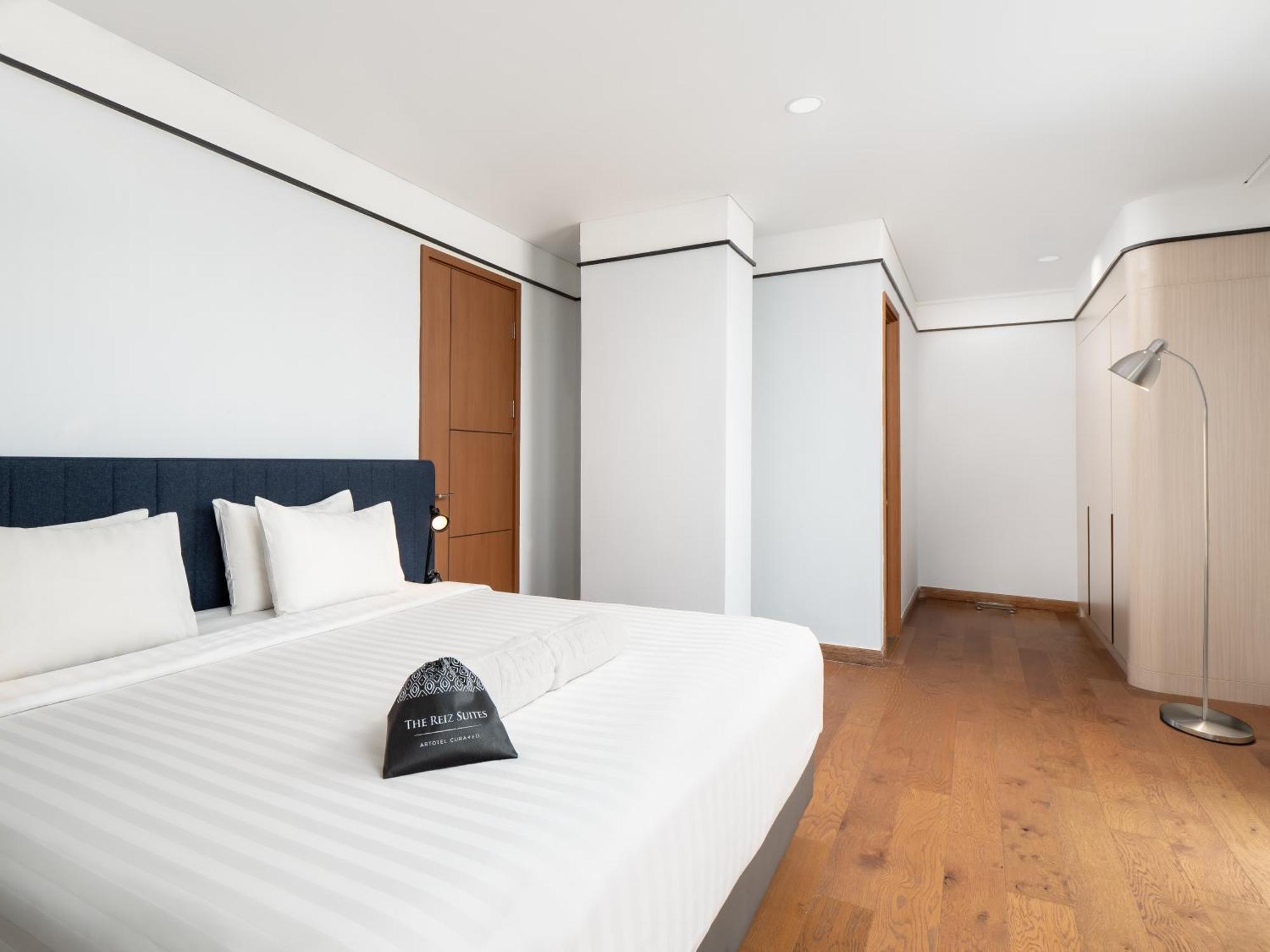 The Reiz Suites, Artotel Curated Medan Buitenkant foto