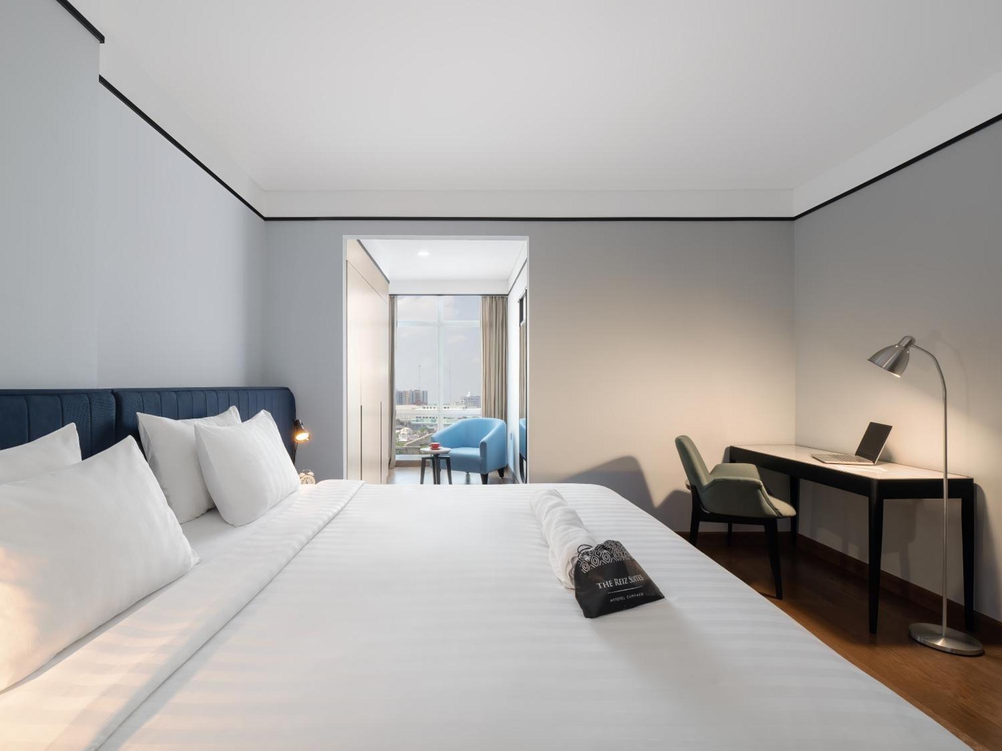 The Reiz Suites, Artotel Curated Medan Buitenkant foto