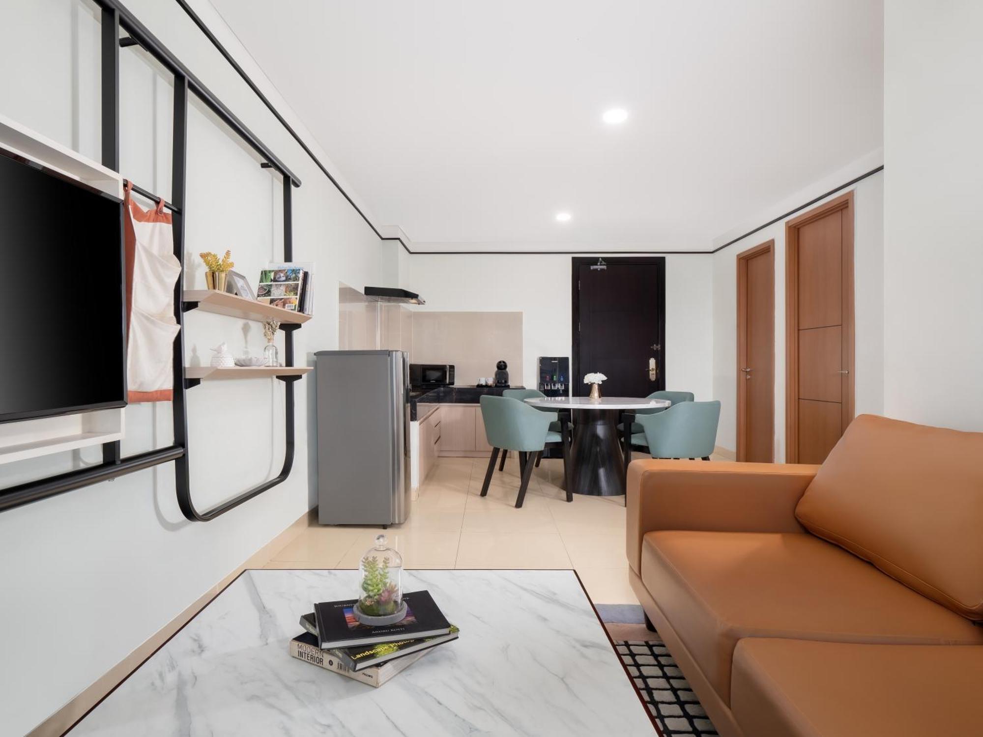 The Reiz Suites, Artotel Curated Medan Buitenkant foto